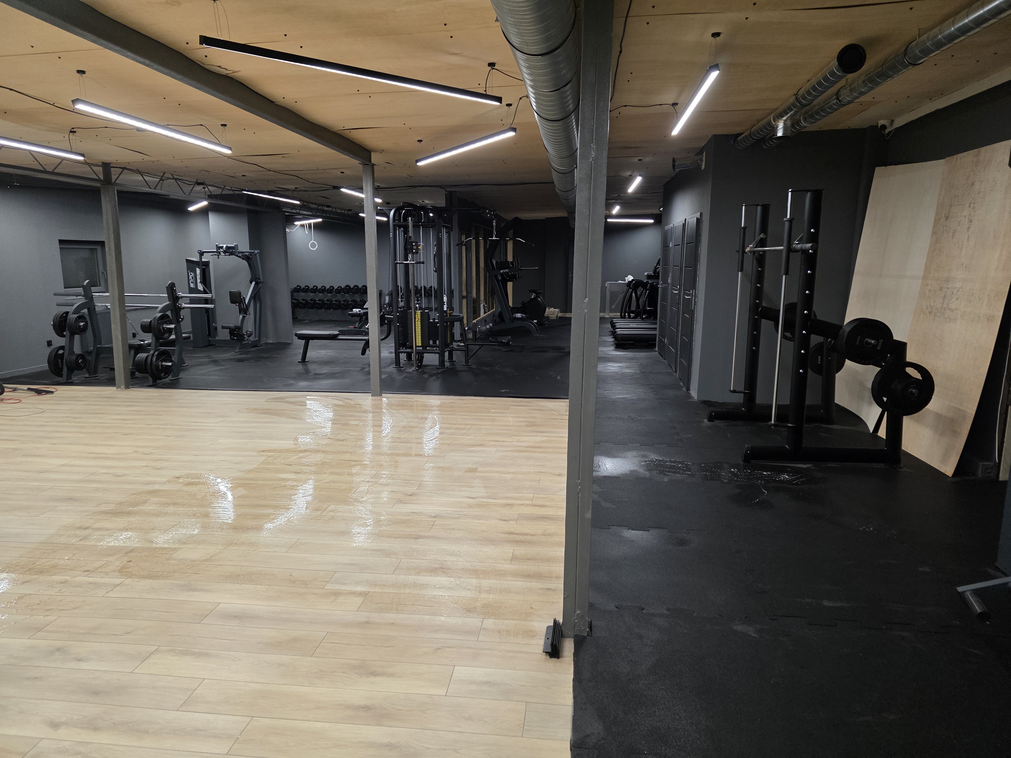 Przestrzeń treningowa w klubie ANNFIT w Ryczowie